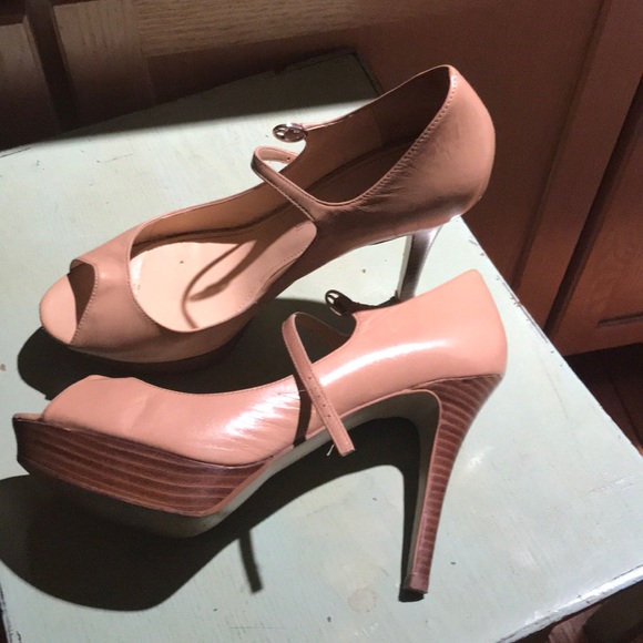 Marc Fisher Nude heels - Picture 1 of 3